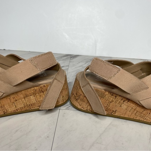 Eileen Fisher Wedge Heel Tan Sandal 9 - Picture 7 of 12